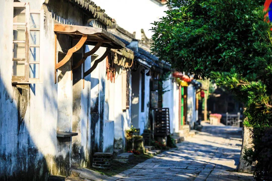 蓝箭电子(301348.SZ):公司通过高新技术企业重新认定